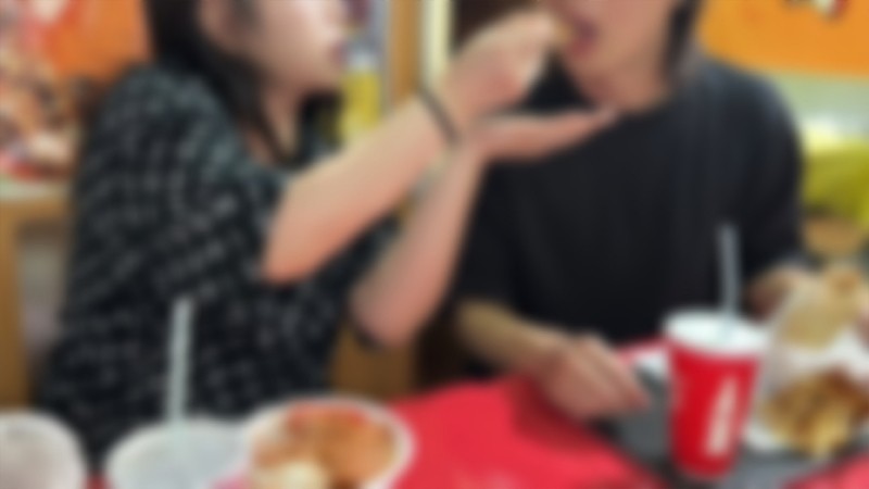 (Individual shooting, limited) Three people eating together with his girlfriend and NTR in front of me